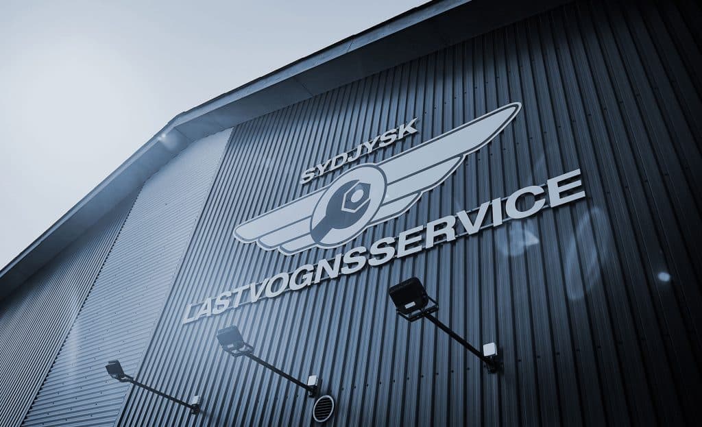 Sydjysk Lastvognsservice Dækcenter Dækservice Værksted Vaskehal Reparation FAQ Kontakt
